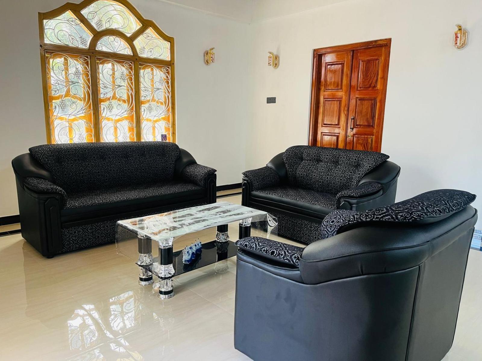J & J Homestay Jaffna Eksteriør billede